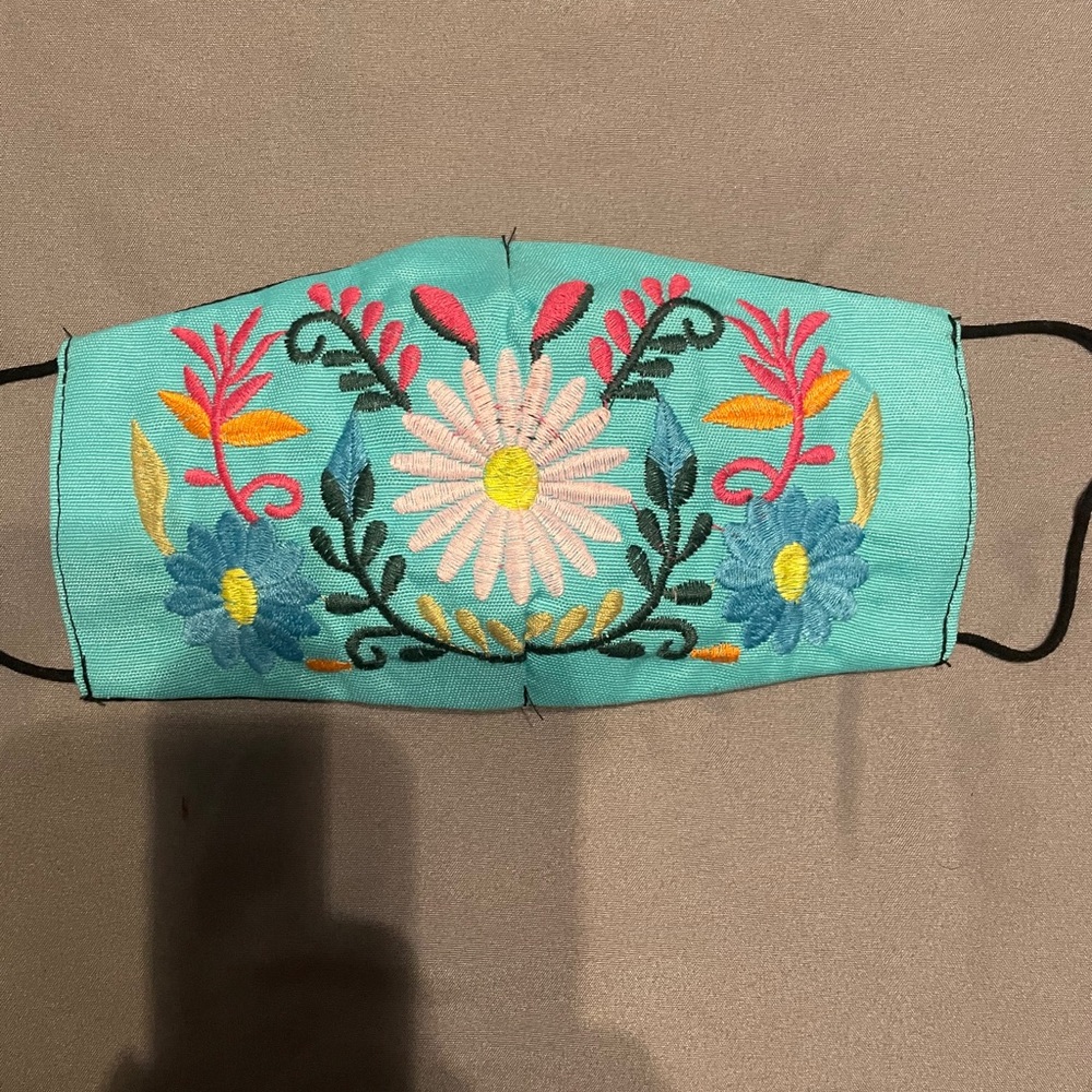 Embroidered face mask - Picture 3 of 12